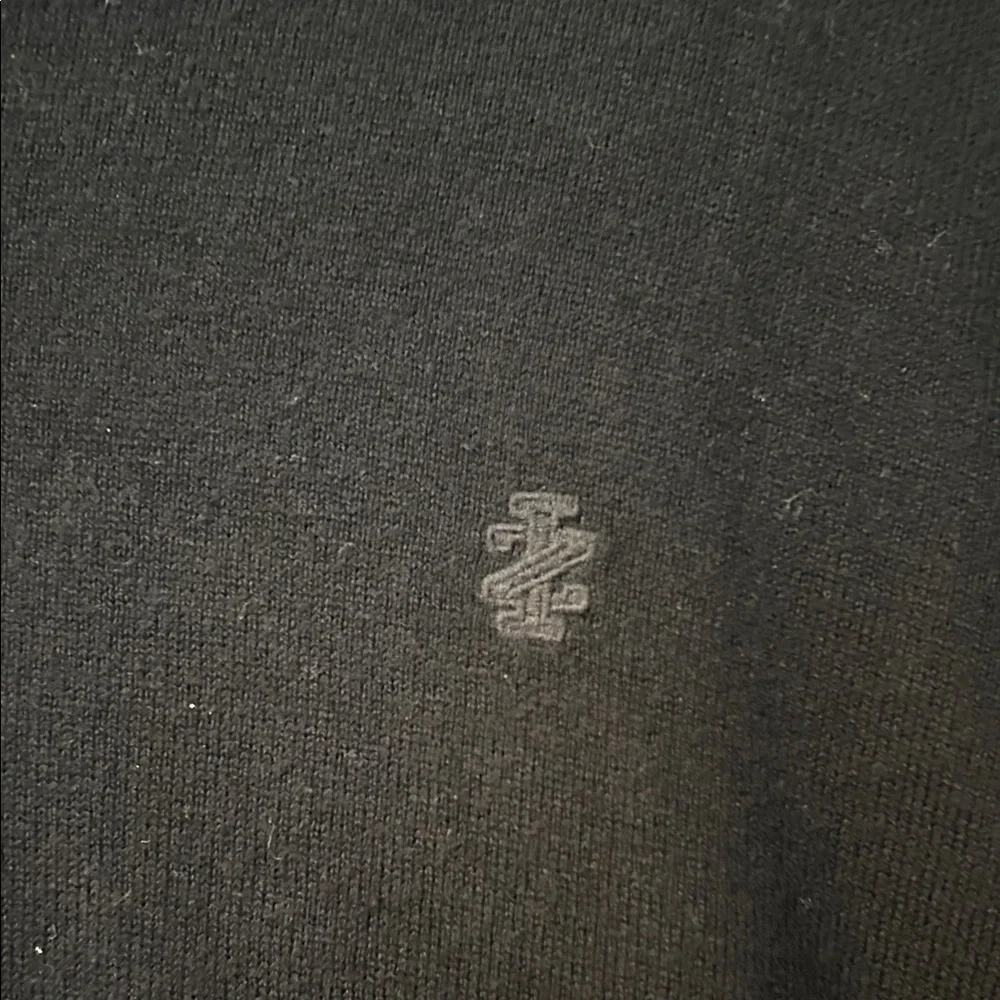 IZOD Men's V-Neck Black Sweater - Picture 3 of 3